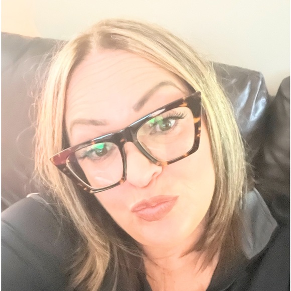 Meet your Posher, Gilberta - Picture 1 of 2